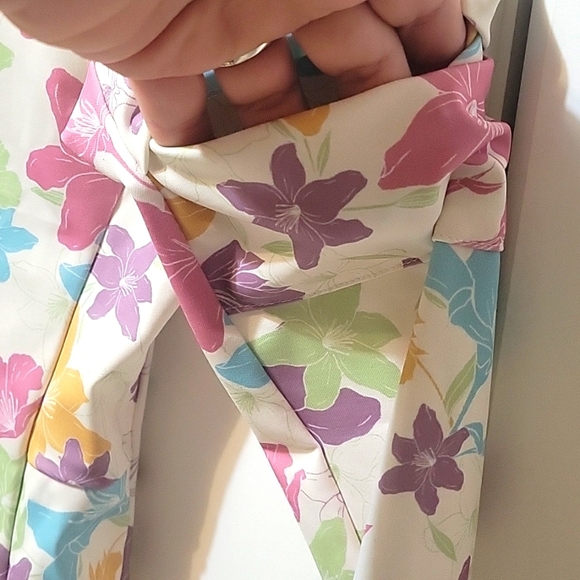 Krugans floral one piece Size Medium (Youth) - Picture 3 of 8